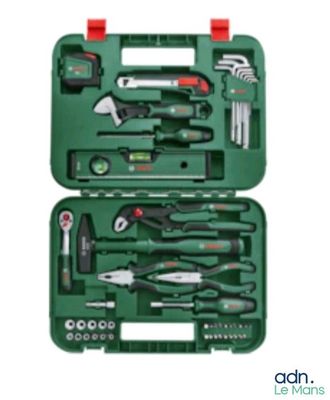 une mallette verte contenant des outils, sur fond blanc