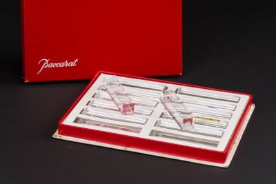BACCARAT Douze porte-couteaux en cristal moulé pressé. - Photo 1