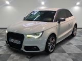 une image d'une voiture audi blanche dans une salle d'exposition