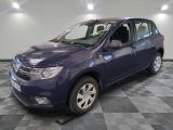 la photo d'une voiture bleue garée dans un garage