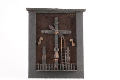 sculpture représentant une croix avec une échelle et une autre échelle en arrière-plan
