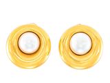une photo d'une paire de boucles d'oreilles en or et perles