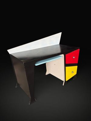 Bureau en bois et placage de bois peint, deux tiroirs (rouge…