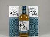 une bouteille de whisky japonais accompagnée d'un coffret