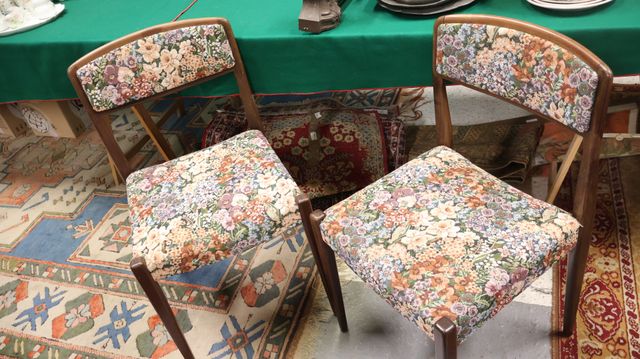 Deux chaises tissus fleuri
