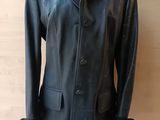 veste en cuir noir sur un mannequin, mannequin, mannequin, mannequin, mannequin, mannequin, mannequin, mannequin, mannequin