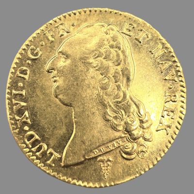 une pièce d'or ornée d'une tête de femme