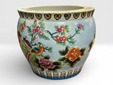 un vase bleu orné de fleurs et d'oiseaux peints