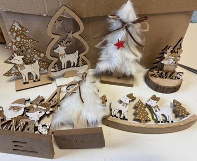 Lot de 25 décoration de Noël. Bois