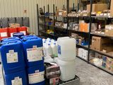 a lot of containers and containers on the floor in a warehouse