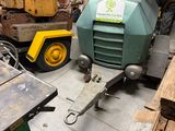 une machine placée au milieu d'une pièce