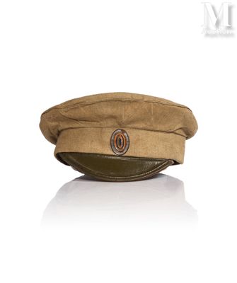 une image représentant un chapeau militaire orné d'un insigne