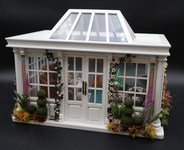 Diorama - « Véranda », scène animée, personnage buvant le thé et ...