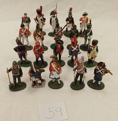 de nombreuses figurines de soldats sur un fond blanc