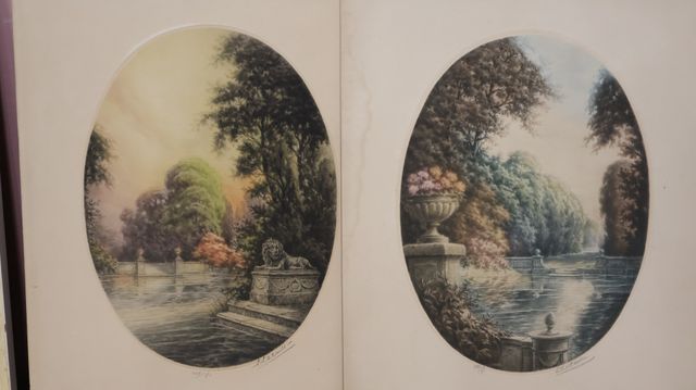 Deux aquatintes en médaillon « vues de château », signées en bas ...