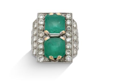 Bague « Art déco » Émeraudes carrés à pans coupés et diamant…