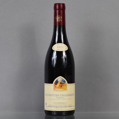 une bouteille de vin posée sur une table