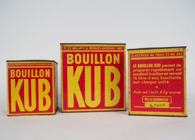 trois boîtes de bouillon Kub posées les unes à côté des autres