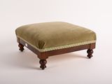 une image représentant un repose-pieds surmonté d'un coussin