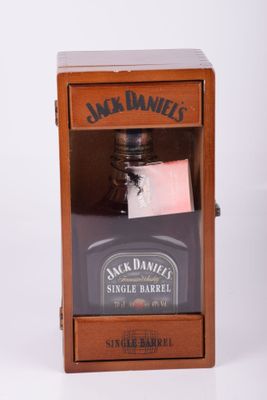 a small wooden box with a bottle of jack daniel ' s single barrel whiskey