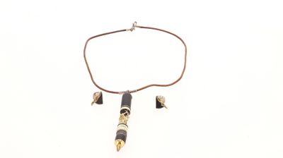 Demi parure composée d’un collier et d’une paire de clips d’…