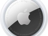 Une image du logo en forme de pomme figure au dos d'un badge