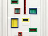 une image représentant un tableau dans un cadre blanc orné de carrés colorés