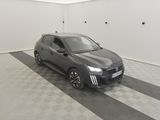 la photo d'une voiture dans un garage au sol en damier