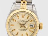 une photo d'une montre Rolex pour femme avec un bracelet bicolore