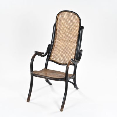 une image représentant une chaise dont le dossier et l'assise sont en rotin