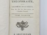 un livre ouvert avec l'image d'un oiseau dessus