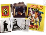 diverses affiches de films vintage, notamment celles de Bruce Lee, de « Karaté Kid » et de « Karaté Kid »