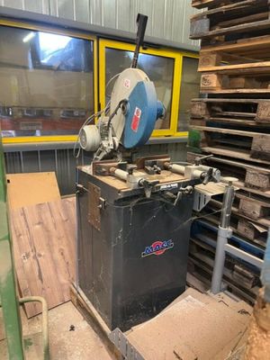 l'image d'une machine installée dans une pièce