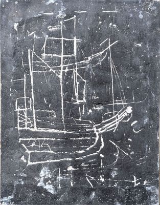 dessin d'un bateau sur un tableau noir, réalisé à la peinture blanche