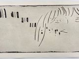 un dessin en noir et blanc représentant un oiseau sur une feuille de papier