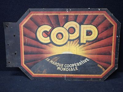 une affiche sur fond noir avec l'inscription « Copp on it »
