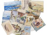 une pile de cartes sur lesquelles figurent des images de maisons