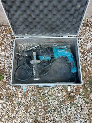 a tool in a case that is sitting on the ground