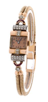 une photo d'une montre-bracelet pour femme sertie de diamants