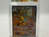 un gros plan d'une carte à collectionner Pokémon dans un étui en plastique