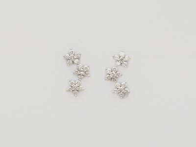 Paire de boucles d'oreilles en or gris 750°/°° (18K), ornées…