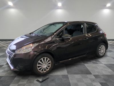 la photo d'une voiture garée dans un garage