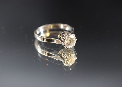 Solitaire en or blanc 18k orné d'un diamant d'environ 1 cara…