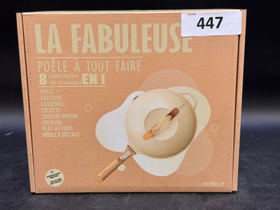 une boîte en carton sur laquelle est représenté un œuf