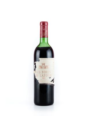 bouteille de vin rouge sur fond blanc sur fond blanc