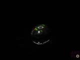 une souris d'ordinateur qui brille dans le noir