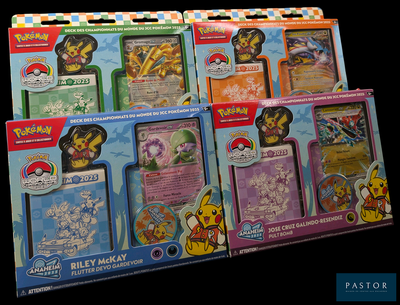 il y a beaucoup de cartes Pokémon exposées dans la boîte