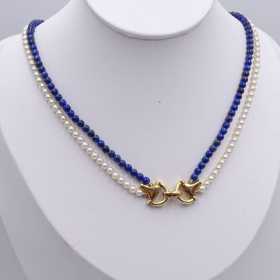 gros plan d'un collier sur un mannequin mannequin