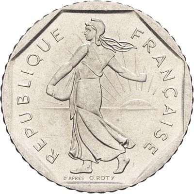 Sur cette pièce figure l'effigie d'une femme portant un panier