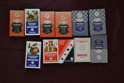 Lot de 11 jeux de 52, 36 et 24 cartes PIATNIK (non recomptés…